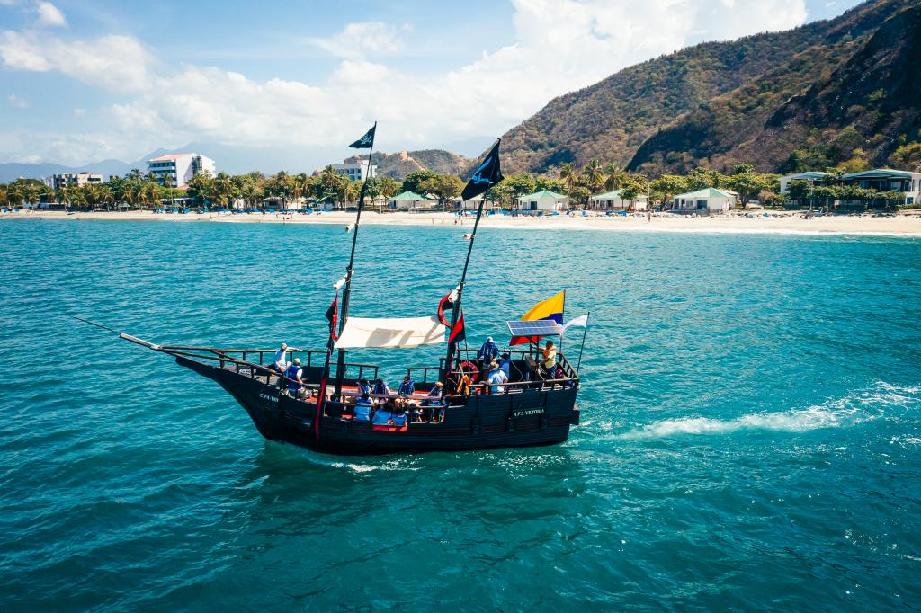 pirates-experience-boat-santa-marta-ciudad-perdida-tour-lost-city-tour-ciudad-perdida-colombia-sierra-nevada-trekking